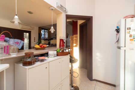 Casa à venda com 267m², 5 quartos e 3 vagas Casa à venda com 267m², 5 quartos e 3 vagasCozinha e Área de Serviço