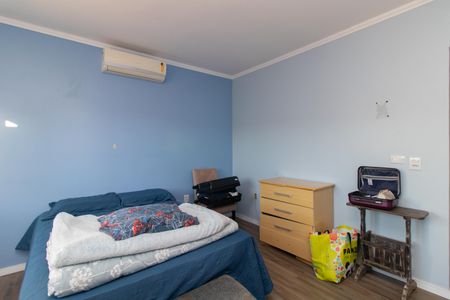 Casa à venda com 267m², 5 quartos e 3 vagas Casa à venda com 267m², 5 quartos e 3 vagasQuarto 3