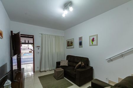Casa à venda com 247m², 5 quartos e 10 vagas Casa à venda com 247m², 5 quartos e 10 vagasSala Casa 2