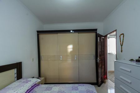 Casa à venda com 247m², 5 quartos e 10 vagas Casa à venda com 247m², 5 quartos e 10 vagasQuarto 1 Casa 2