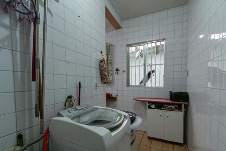 Casa à venda com 247m², 5 quartos e 10 vagas Casa à venda com 247m², 5 quartos e 10 vagasÁrea de Serviço