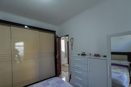 Casa à venda com 247m², 5 quartos e 10 vagas Casa à venda com 247m², 5 quartos e 10 vagasQuarto 1 Casa 2