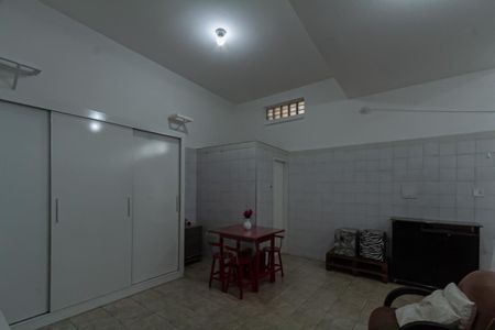 Casa à venda com 247m², 5 quartos e 10 vagas Casa à venda com 247m², 5 quartos e 10 vagasSalão Casa 2