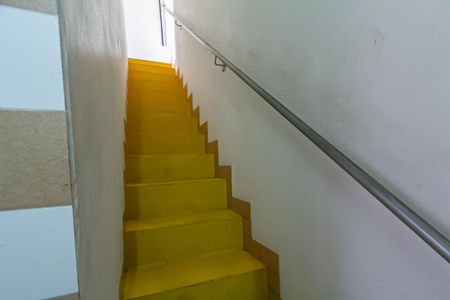 Casa à venda com 247m², 5 quartos e 10 vagas Casa à venda com 247m², 5 quartos e 10 vagasEscada