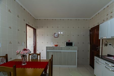 Casa à venda com 247m², 5 quartos e 10 vagas Casa à venda com 247m², 5 quartos e 10 vagasCozinha Casas 2