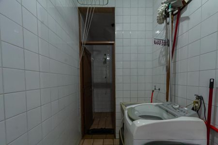 Casa à venda com 247m², 5 quartos e 10 vagas Casa à venda com 247m², 5 quartos e 10 vagasÁrea de Serviço