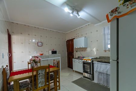 Casa à venda com 247m², 5 quartos e 10 vagas Casa à venda com 247m², 5 quartos e 10 vagasCozinha Casas 2