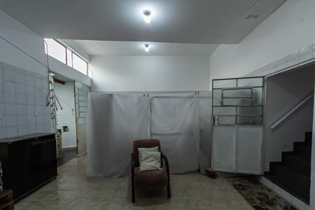 Casa à venda com 247m², 5 quartos e 10 vagas Casa à venda com 247m², 5 quartos e 10 vagasSalão Casa 2