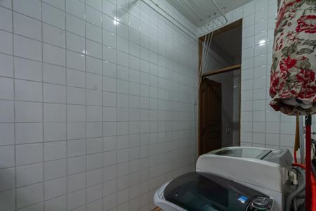 Casa à venda com 247m², 5 quartos e 10 vagas Casa à venda com 247m², 5 quartos e 10 vagasÁrea de Serviço