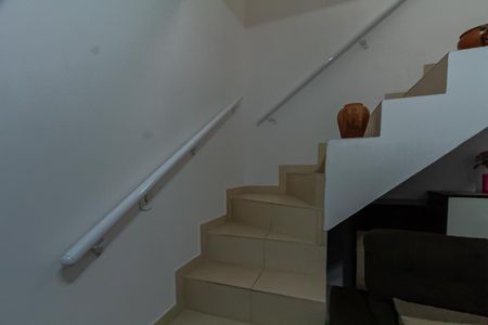 Casa à venda com 247m², 5 quartos e 10 vagas Casa à venda com 247m², 5 quartos e 10 vagasEscada