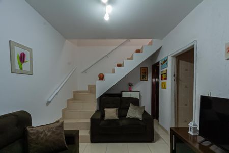 Casa à venda com 247m², 5 quartos e 10 vagas Casa à venda com 247m², 5 quartos e 10 vagasSala Casa 2