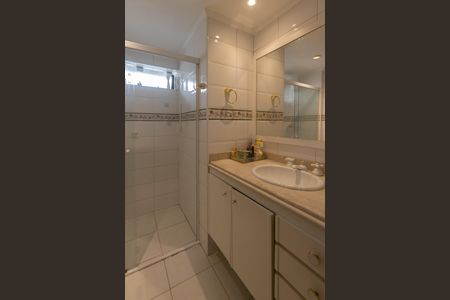 Apartamento à venda com 81m², 3 quartos e 1 vaga Apartamento à venda com 81m², 3 quartos e 1 vagaBanheiro Corredor