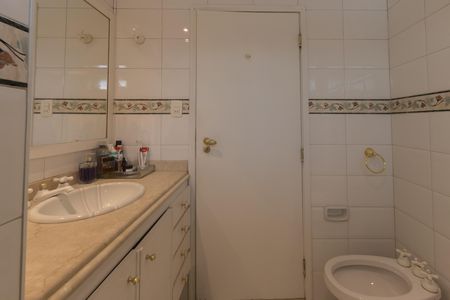 Apartamento à venda com 81m², 3 quartos e 1 vaga Apartamento à venda com 81m², 3 quartos e 1 vagaBanheiro Corredor