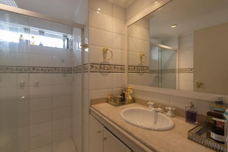 Apartamento à venda com 81m², 3 quartos e 1 vaga Apartamento à venda com 81m², 3 quartos e 1 vagaBanheiro Corredor