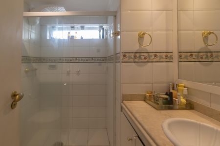 Apartamento à venda com 81m², 3 quartos e 1 vaga Apartamento à venda com 81m², 3 quartos e 1 vagaBanheiro Corredor
