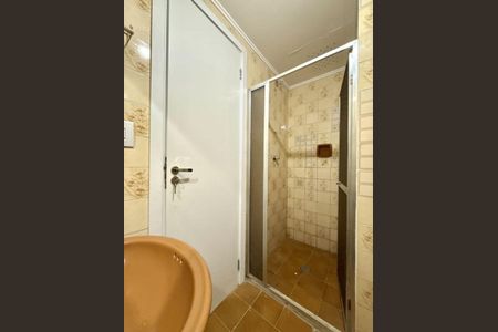 Banheiro de apartamento para alugar com 1 quarto, 27m² em Sarandi, Porto Alegre