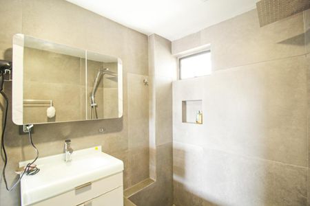 Apartamento à venda com 83m², 2 quartos e sem vaga Apartamento à venda com 83m², 2 quartos e sem vagaBanheiro