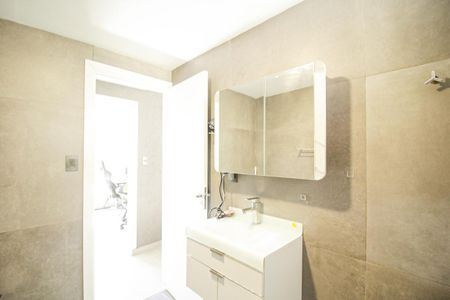 Apartamento à venda com 83m², 2 quartos e sem vaga Apartamento à venda com 83m², 2 quartos e sem vagaBanheiro