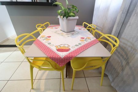 Sala de apartamento para alugar com 2 quartos, 50m² em Jardim Canaã, Uberlândia