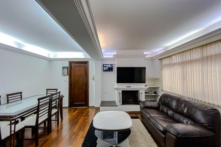 Casa para alugar com 184m², 4 quartos e 3 vagas Casa para alugar com 184m², 4 quartos e 3 vagasSala