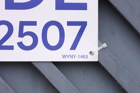 Apartamento à venda com 48m², 2 quartos e 1 vagaPlaca instalada no portão do condomínio - Código da placa: WYNY-1463