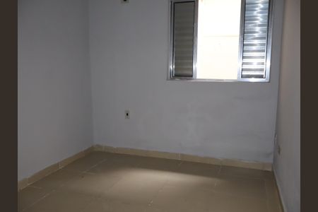 Quarto 2 de casa para alugar com 3 quartos, 100m² em Vila Margarida, São Paulo