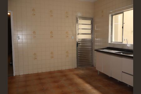 Cozinha de casa para alugar com 3 quartos, 100m² em Vila Margarida, São Paulo