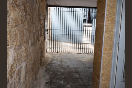Garagem de casa para alugar com 3 quartos, 100m² em Vila Margarida, São Paulo