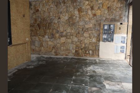 Garagem de casa para alugar com 3 quartos, 100m² em Vila Margarida, São Paulo