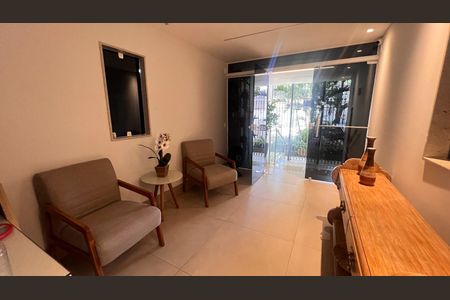 Apartamento à venda com 70m², 2 quartos e sem vaga Apartamento à venda com 70m², 2 quartos e sem vagaHall