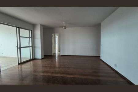 Apartamento para alugar com 340m², 4 quartos e 3 vagas Apartamento para alugar com 340m², 4 quartos e 3 vagasSala
