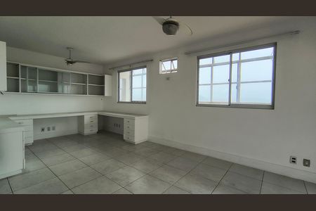 Apartamento para alugar com 340m², 4 quartos e 3 vagas Apartamento para alugar com 340m², 4 quartos e 3 vagasQuarto