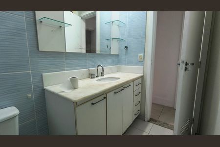 Apartamento para alugar com 340m², 4 quartos e 3 vagas Apartamento para alugar com 340m², 4 quartos e 3 vagasBanheiro da Suíte 2