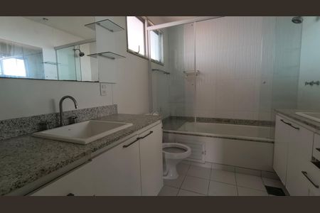 Apartamento para alugar com 340m², 4 quartos e 3 vagas Apartamento para alugar com 340m², 4 quartos e 3 vagasBanheiro da Suíte 3