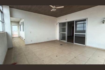 Apartamento para alugar com 340m², 4 quartos e 3 vagas Apartamento para alugar com 340m², 4 quartos e 3 vagasVaranda