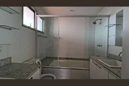 Apartamento para alugar com 340m², 4 quartos e 3 vagas Apartamento para alugar com 340m², 4 quartos e 3 vagasBanheiro da Suíte 3