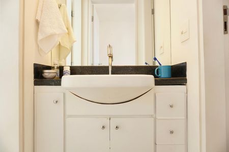 Apartamento à venda com 75m², 2 quartos e 2 vagasBanheiro Social