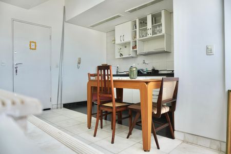 Apartamento à venda com 75m², 2 quartos e 2 vagasSala 