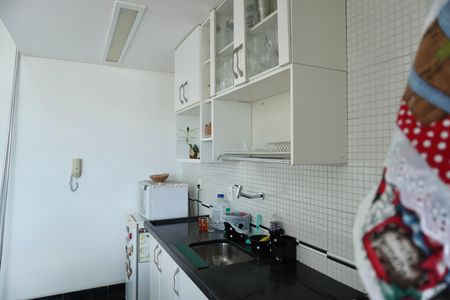 Apartamento à venda com 75m², 2 quartos e 2 vagasCozinha 