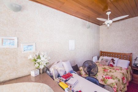 Casa à venda com 220m², 3 quartos e 3 vagasSuíte