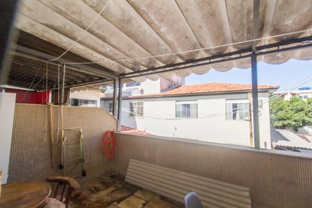 Casa à venda com 220m², 3 quartos e 3 vagasSuíte