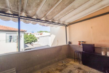 Casa à venda com 220m², 3 quartos e 3 vagasSuíte