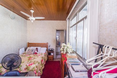 Casa à venda com 220m², 3 quartos e 3 vagasSuíte