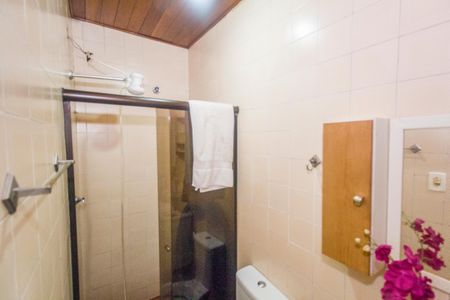Casa à venda com 220m², 3 quartos e 3 vagasBanheiro da Suíte