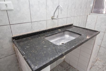 Cozinha de casa para alugar com 1 quarto, 30m² em Vila Zat, São Paulo