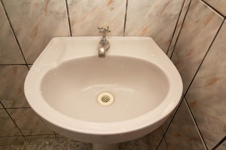 Banheiro de casa para alugar com 1 quarto, 45m² em Vila Zat, São Paulo