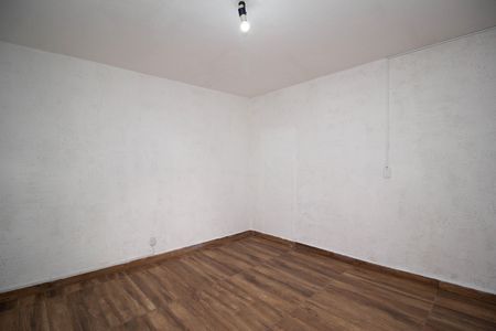 Casa para alugar com 30m², 1 quarto e sem vaga Casa para alugar com 30m², 1 quarto e sem vagaSala/Quarto