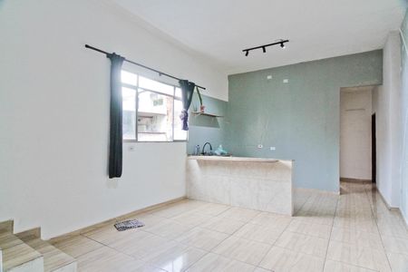 Sala de casa para alugar com 2 quartos, 70m² em Vila Zat, São Paulo