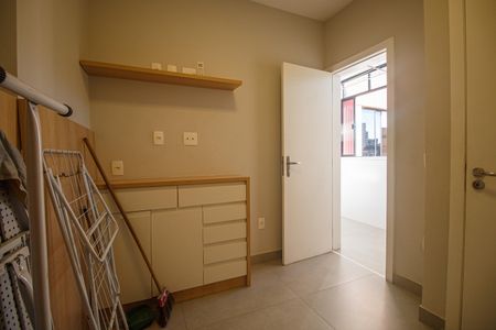 Apartamento à venda com 218m², 4 quartos e 2 vagas Apartamento à venda com 218m², 4 quartos e 2 vagasQuarto de Serviço