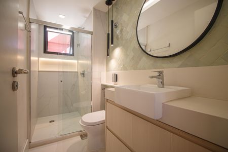 Apartamento à venda com 218m², 4 quartos e 2 vagas Apartamento à venda com 218m², 4 quartos e 2 vagasBanheiro Suite 2
